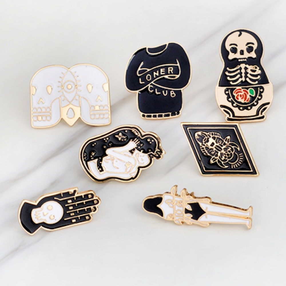 Dark Goth Skull hands Enamel Pins - Picture 2 of 4